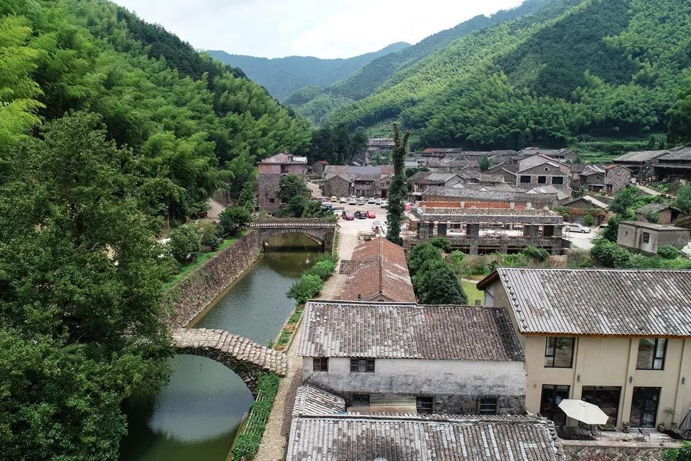 丽水乡村纪行岩下村古朴的石头村寨