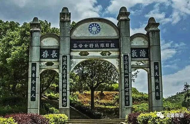 尹利:龙潭烈士陵园(外一首)