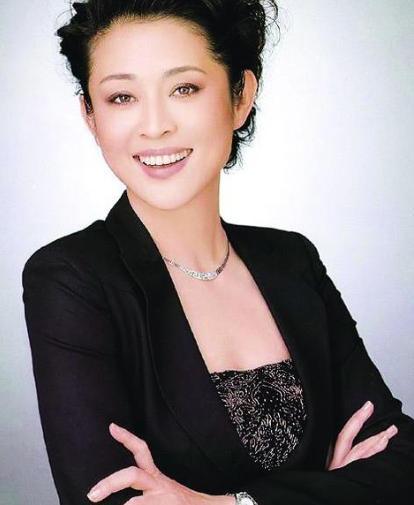 1996年,陈凯歌为了陈红与倪萍分手,如今61岁的倪萍怎么样了?