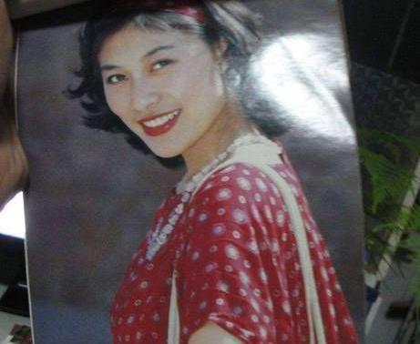 2004年,女星岳红经历生死17分钟,最终被导演一个电话