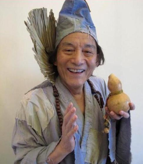 游本昌52岁拍《济公》火遍全国,73岁破产,87岁他如今怎么样了?