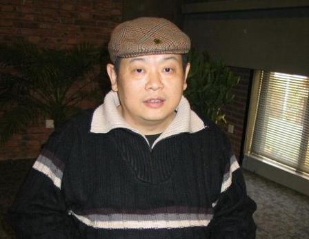 傅彪15年前换肝2次失败去世后,葛优帮他养儿子,冯小刚