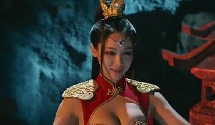 下面片段来自《御龙修仙传》,饰演剑灵的女演员名字叫:张欣源 张欣源