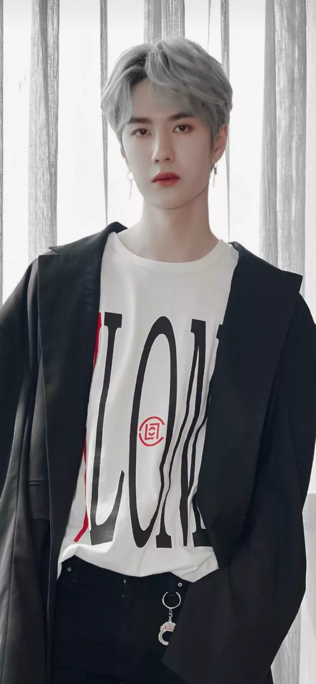 王一博壁纸来喽,奶拽酷boy,爱惨了