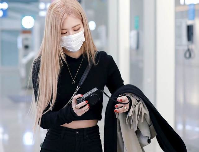 更新一组blackpink-朴彩英机场图片