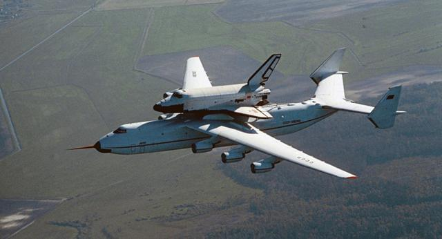 安-225与暴风雪号航天飞机