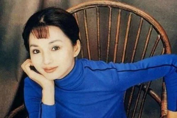 "香妃"的不幸刘丹去世后全家只剩母亲,朱宏嘉为她扫墓