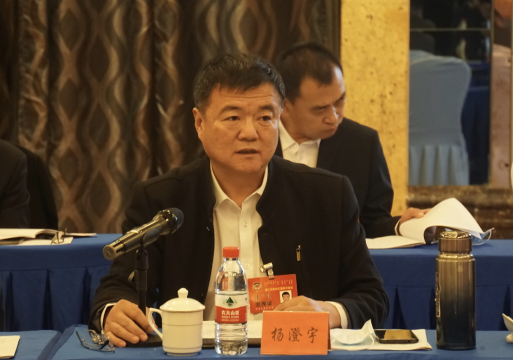民建通辽总支副主委杨澄宇是连续两届的通辽市政协委员,也是一位涉农