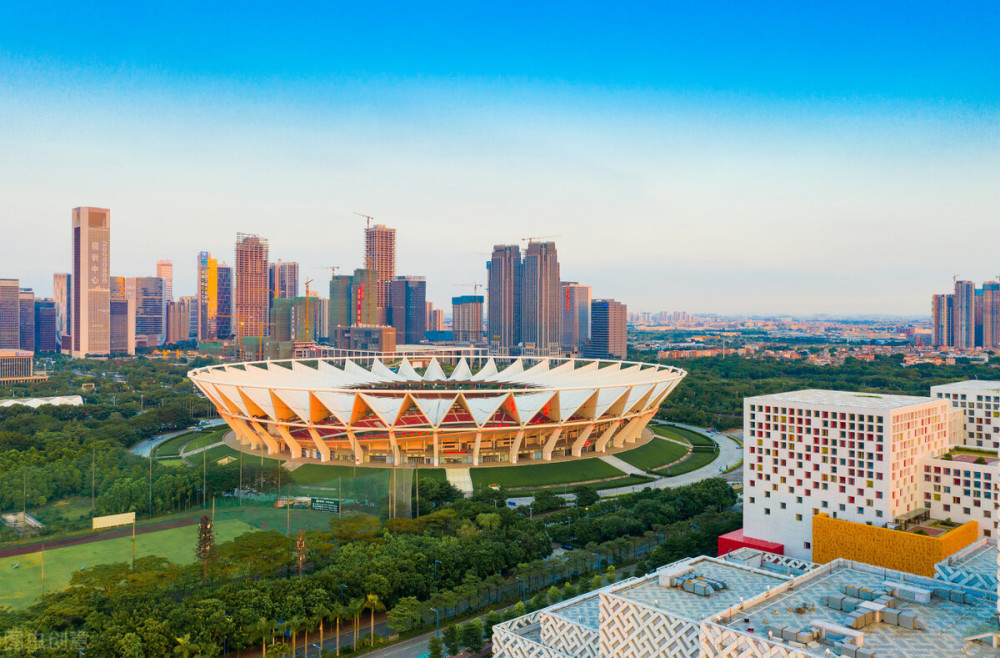 武汉近十年的GDP_武汉十年前的照片(2)