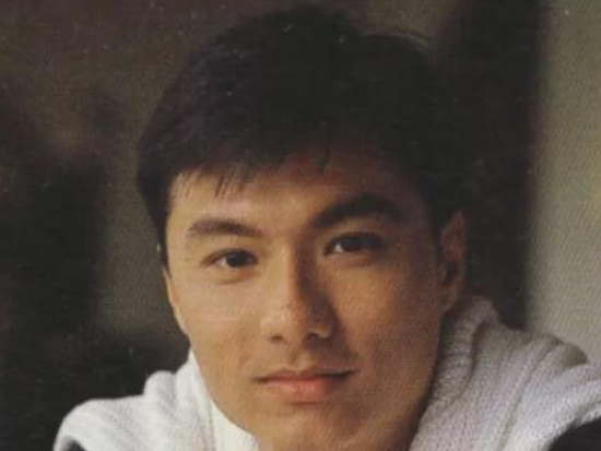 他是香港第一美男子,曾抛弃刘嘉玲拒绝林青霞,两段婚姻都因家暴结束