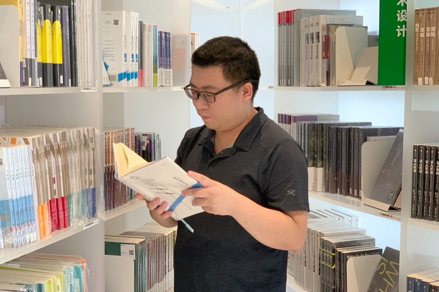 追求极致的后浪记西安交通大学特聘研究员博士生导师何旺骁