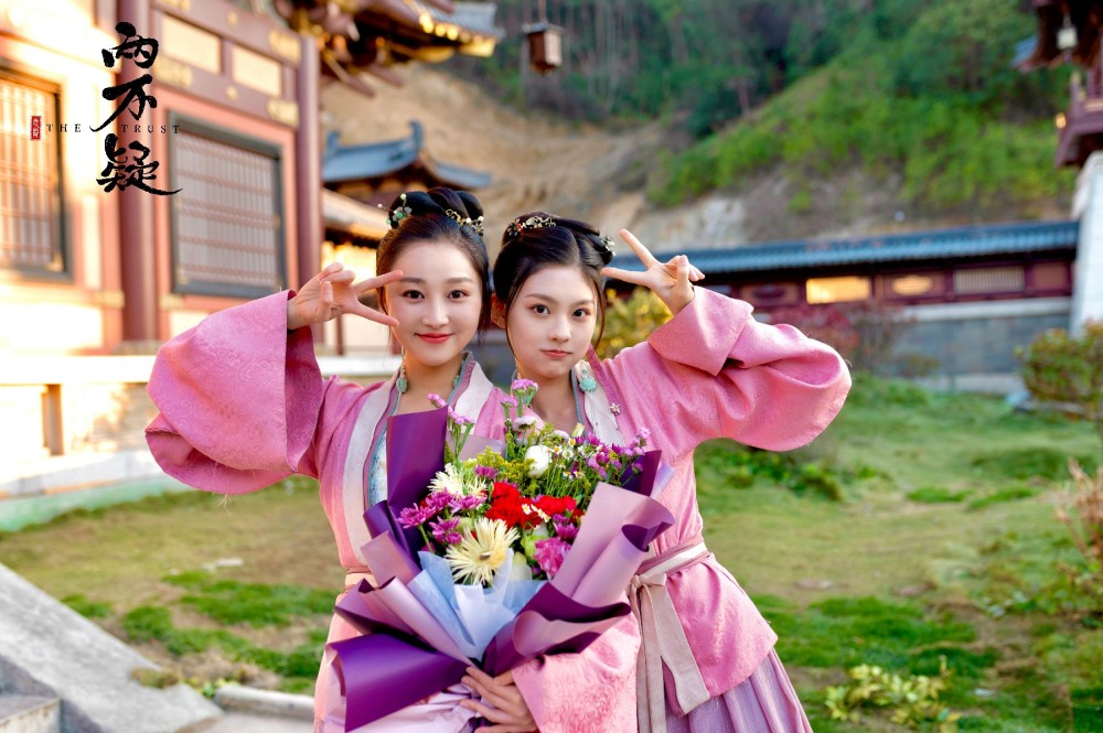 古风影视剧《两不疑》杀青 曾丽瑶饰花季少女毫无违和