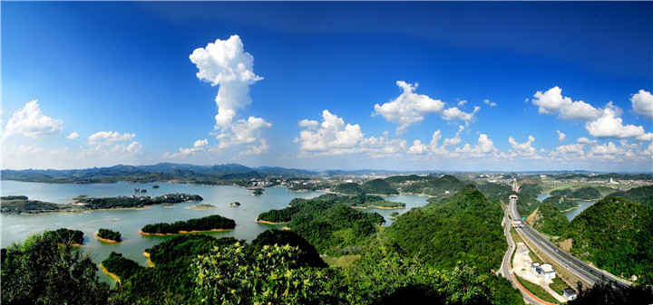 红枫湖 (清镇市融媒体中心供图)