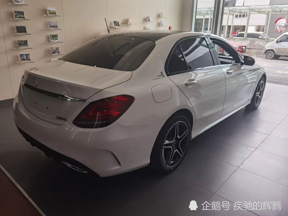 它是2021款奔驰c260l,配1.5t 48v发动机,落地不足40万