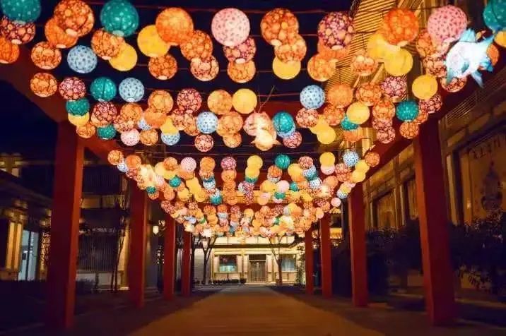龙门古街灯笼街