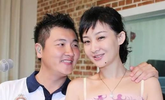 她是孙楠的前妻,离婚5年走出阴影,今49岁风韵犹存!