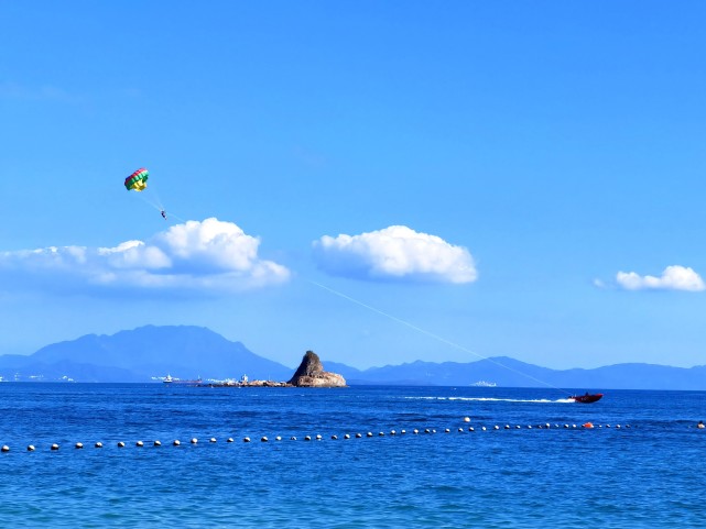 深圳大梅沙海滩风景,漫步海滨栈道吹吹海风,拍拍照片