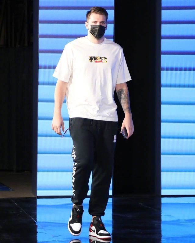 今日nba球员通道穿搭,勇士众人亮点颇多