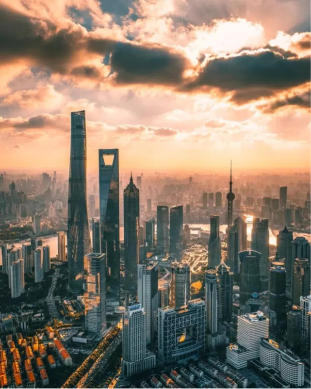 但想起中国航拍的城市,作为航拍摄影师首先肯定是 上海陆家嘴.