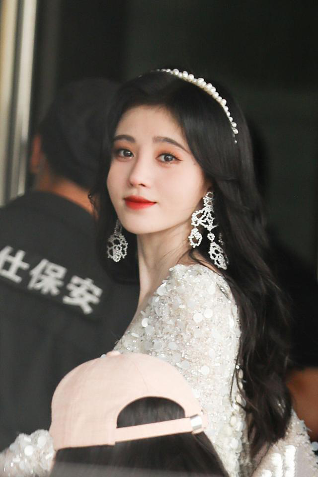 之后呐鞠婧祎的造型师自己承认问题出在自己身上,表示事情与鞠婧祎