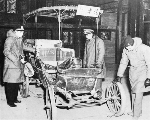 故宫收藏一辆慈禧的奔驰车,奔驰公司欲用10辆换回,我方直接拒绝