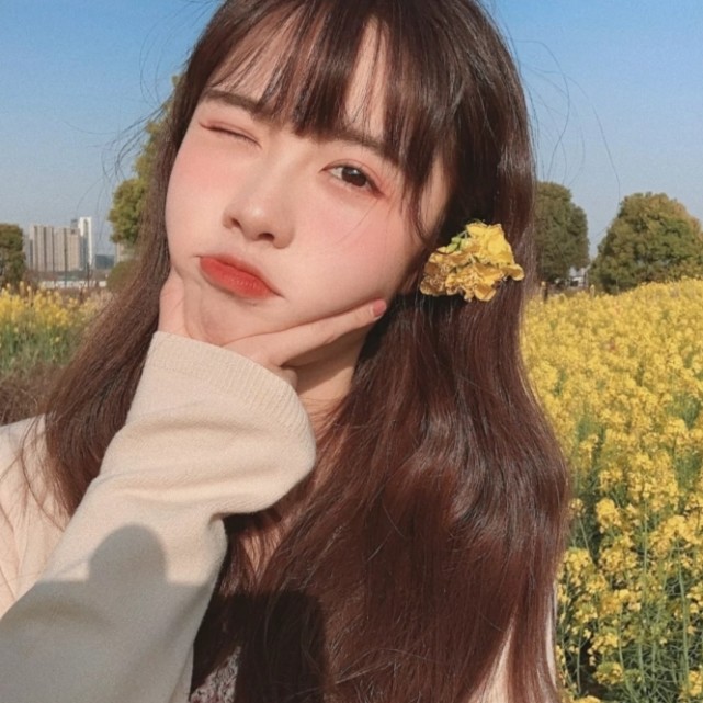 招桃花的女生头像