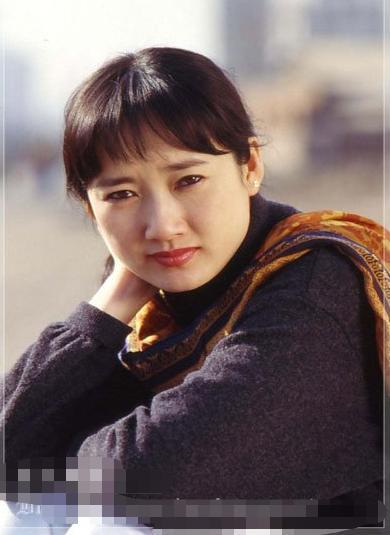 1996年,成方圆嫁给了王刚,24年后,歌手成方圆变成了王刚前妻