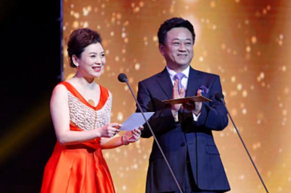 56岁朱军近照不敢认双眼通红两鬓斑白离开央视后靠商演捞金