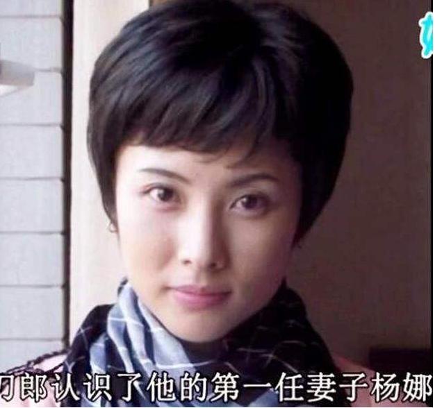 04 之后,刀郎遇到了现任妻子朱梅,在朱梅的陪伴下,刀郎渐渐的走出情