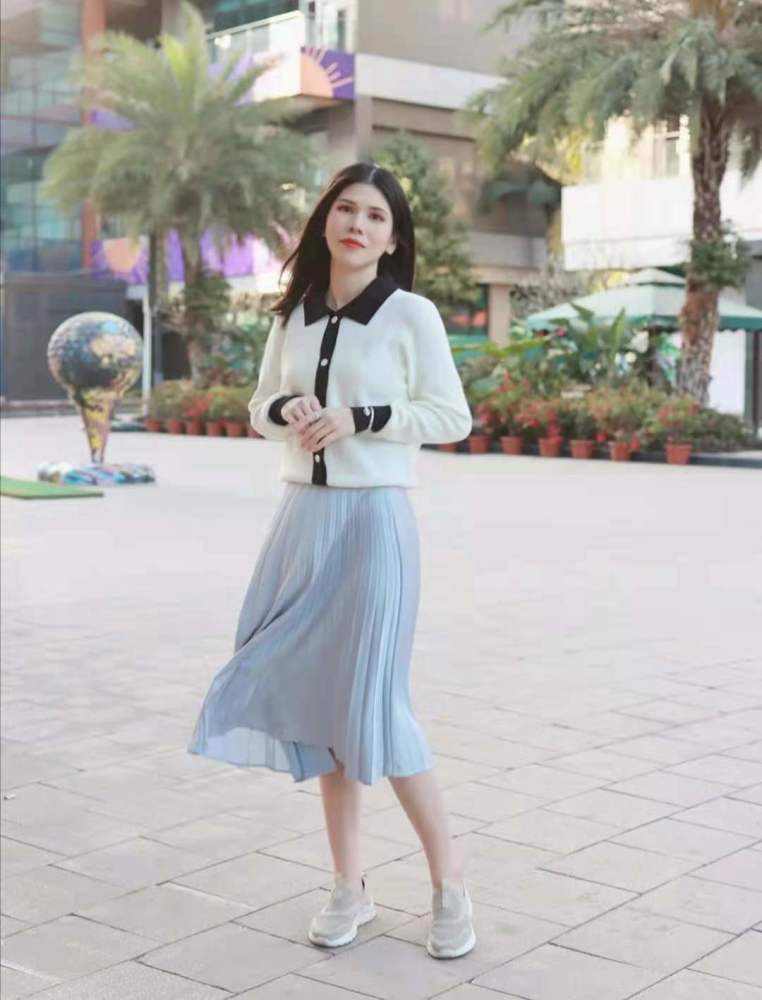 春天女人怎么穿衣服显年轻