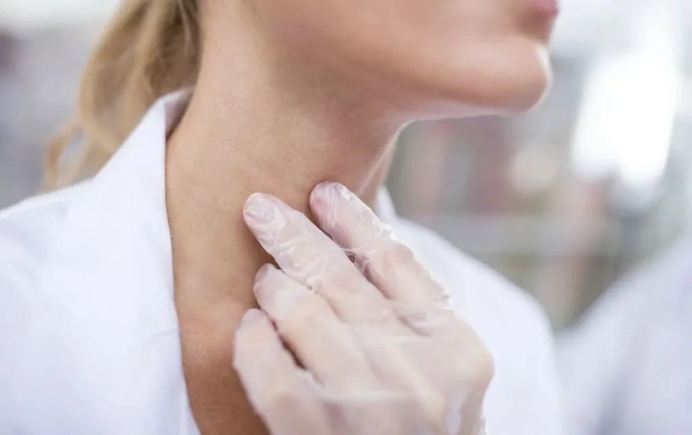 昆明中研甲状腺医院:甲状腺自检-你摸对了吗?