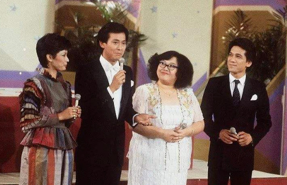 1988年郑少秋留下8个月女儿与肥姐离婚转身娶小17岁的官晶华