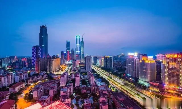广西经济总量对比越南_越南经济图片(2)