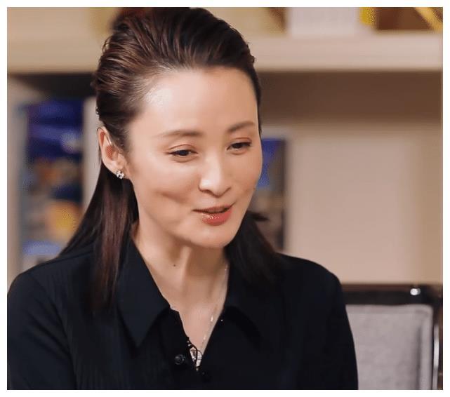 吴越住狭窄的房子,蒋勤勤家大还请保姆,自称没有中年