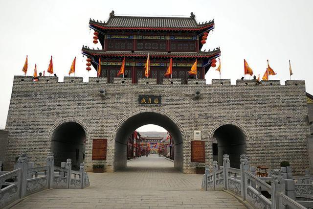 河南一"假"古城走红,耗资58亿对标洛邑,被称"巩义明珠"