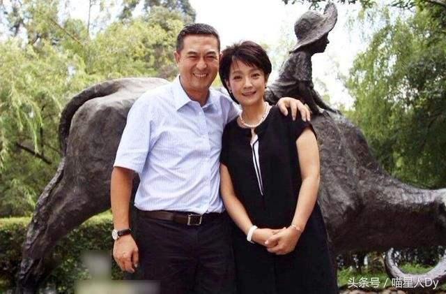 与杜珺离婚,转身娶富婆王海燕的张嘉译,独宠妻子13年0