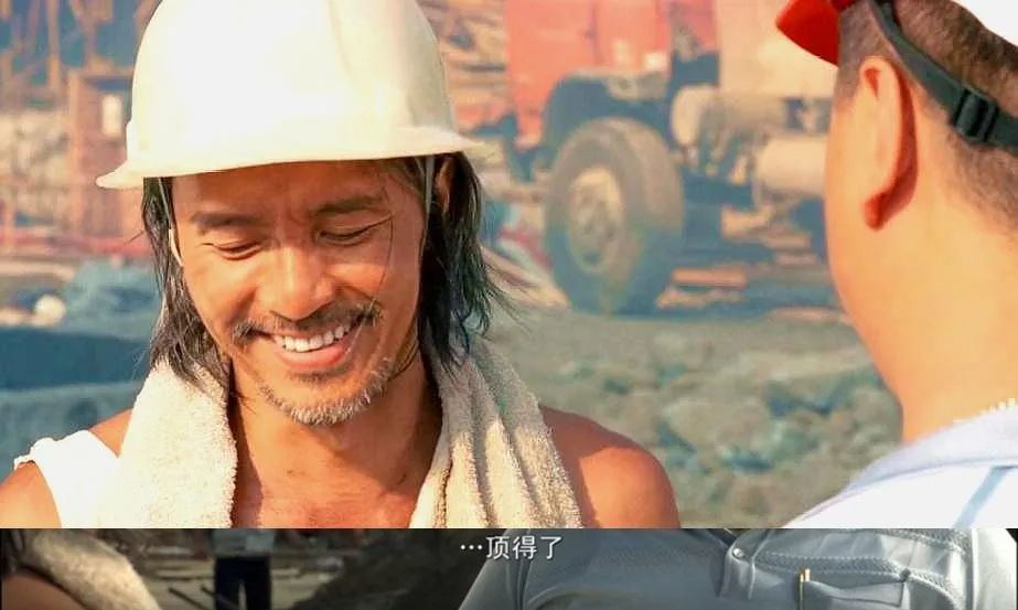 有意思的是,这一问一答周星驰设计了足足3遍,最后包工头怒吼「你顶不