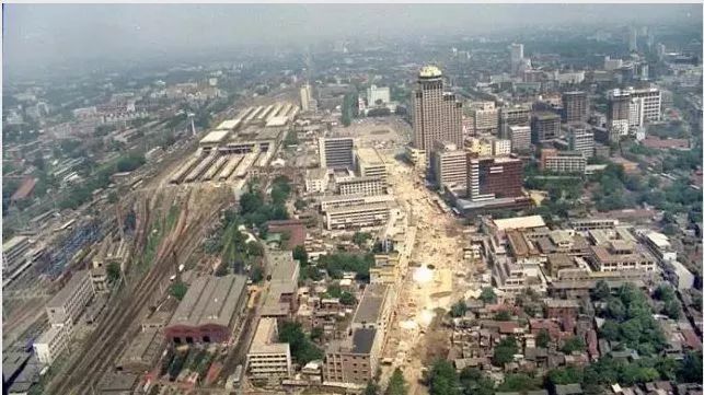 90年代,郑州一马路的全景