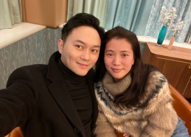 岳云鹏为老婆做包,一次性diy好几个款式,评论区却在cue张智霖