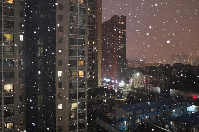 郑州昨晚雪花飘雷声震,下雪为什么会打雷