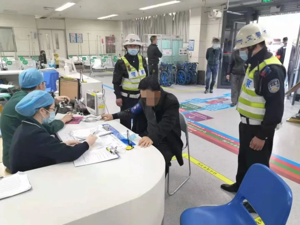金平四中队海滨巡逻组辅警郑树坚,纪伟发,陈泓彬和西堤巡逻组辅警谢旭