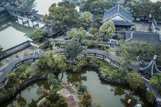 詹园极具有岭南园林的建筑风采,又将中国古典园林建筑风格深深的融入