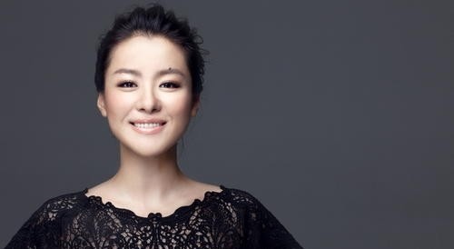 沈傲君和老公结婚12年,低调恩爱,育有一子,老公是外交