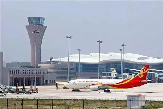 正在建设的枣庄机场,占地2893亩,总投资21亿元,是一座4c级机场