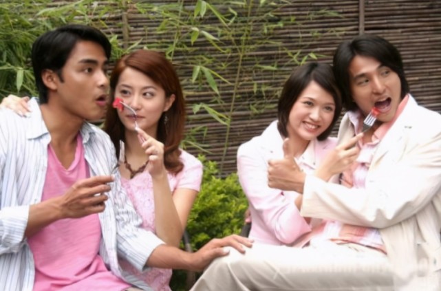 2月25日,在《王子变青蛙》中饰演女二范芸熙的演员赵小侨在社交平台