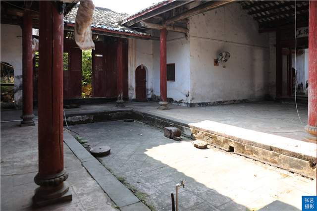 广东河源围龙屋曾是地主宅院,坚固易守难攻,是兵家必争之地