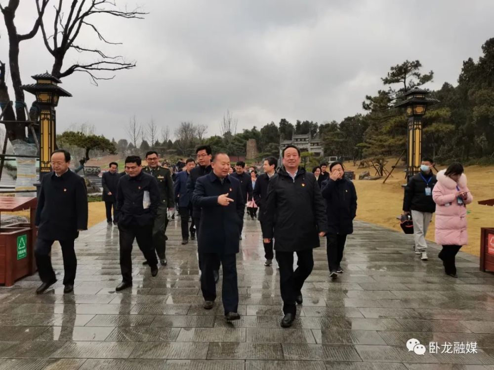 西峡县党政考察团到卧龙区考察项目建设