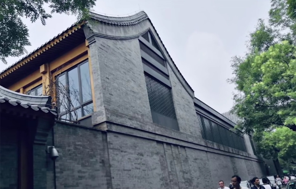 "传奇女人"邓文迪,在北京的亿万四合院,配置奢华堪比星级别墅