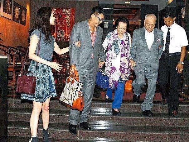 简剑勋:被老公宠一生,儿子是许晋亨,想让刘嘉玲何超琼做儿媳