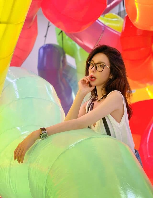 如今饰演者孙雅已经淡出娱乐圈,不过孙雅依然保持了魅惑的颜值,还是